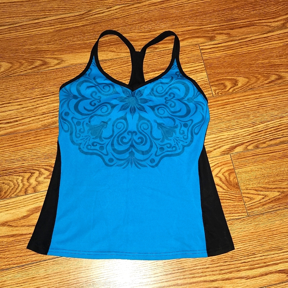 New balance woman tank size medium
